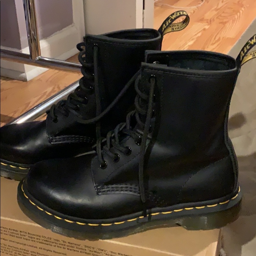 Doc Martens. DR MARTENS